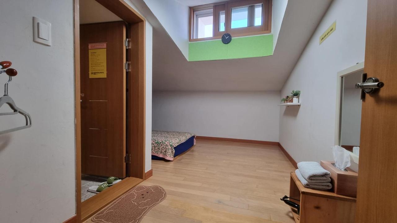 Tongyeong One Guesthouse Extérieur photo