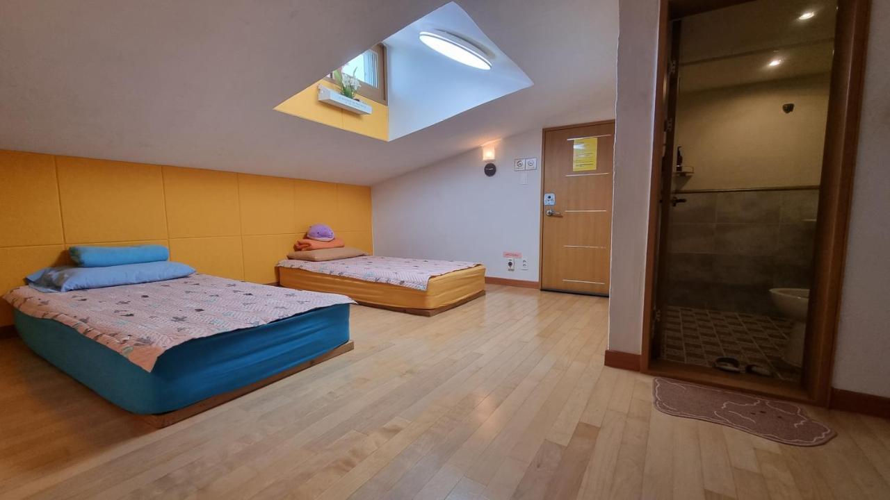 Tongyeong One Guesthouse Extérieur photo